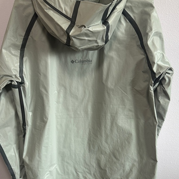 Columbia Men's Light Gray Raincoat - Picture 8 of 9